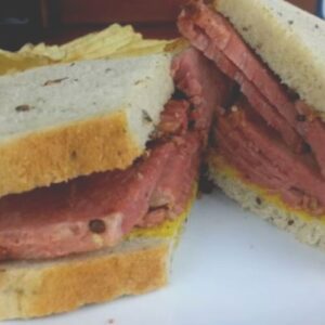 Montreal-Smoked-Meat-Sandwich-500px